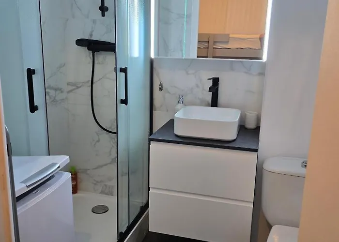 Studio, Et Commerces à Pieds *