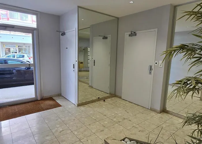 Studio, Et Commerces à Pieds Appartement *