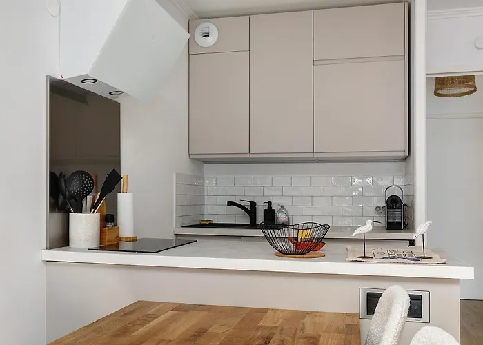 Appartement Studio, Et Commerces à Pieds *