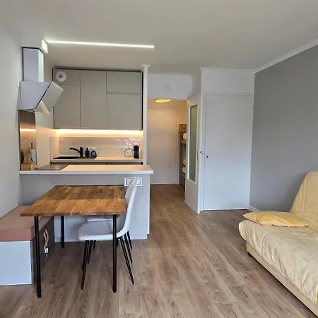 Apartment Studio, Et Commerces A Pieds
